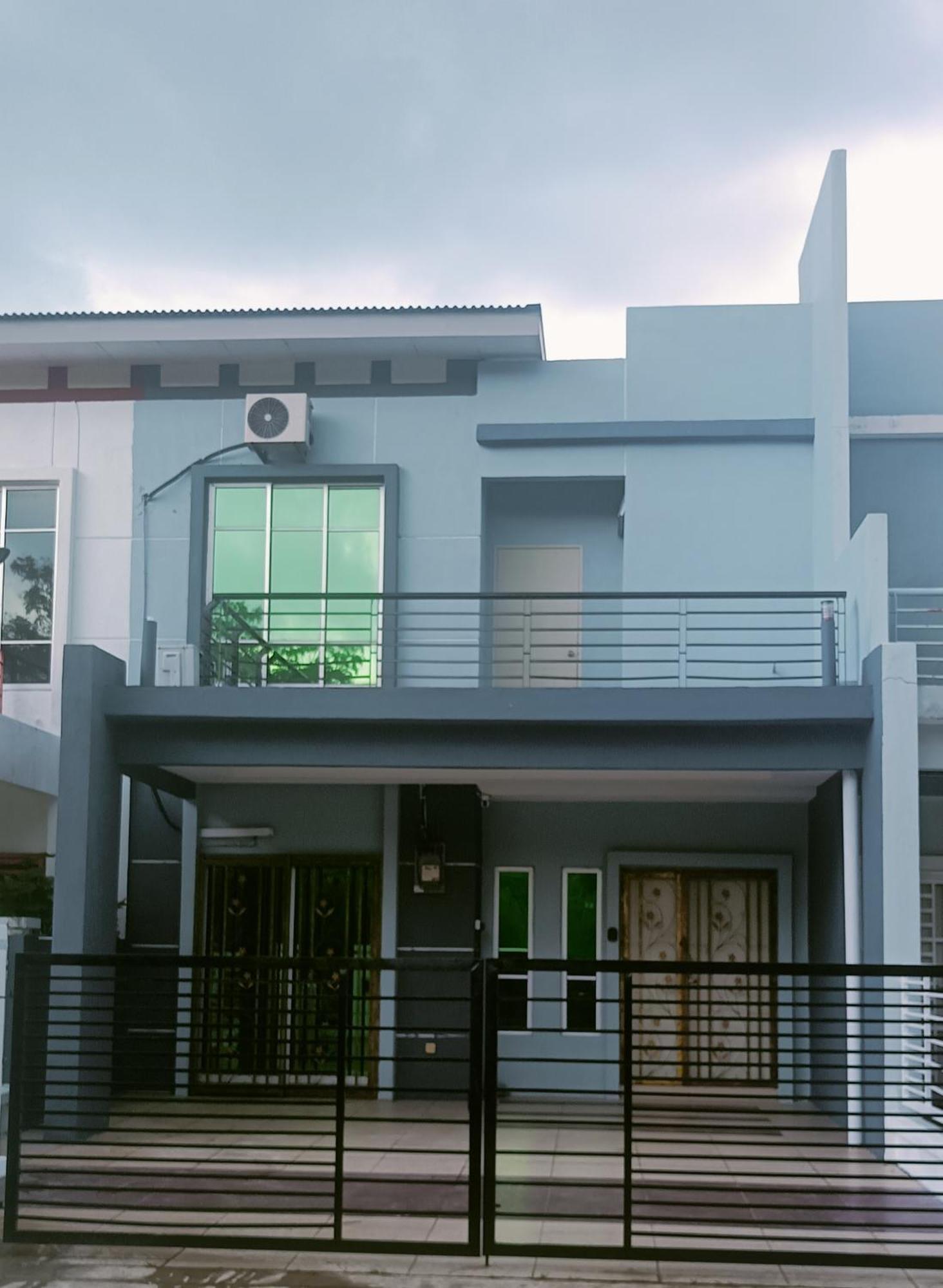 4 Bedrooms Homestay, Fully Aircond In Sendayan By D'Kay Homes I 10-15 Pax Seremban Exterior photo
